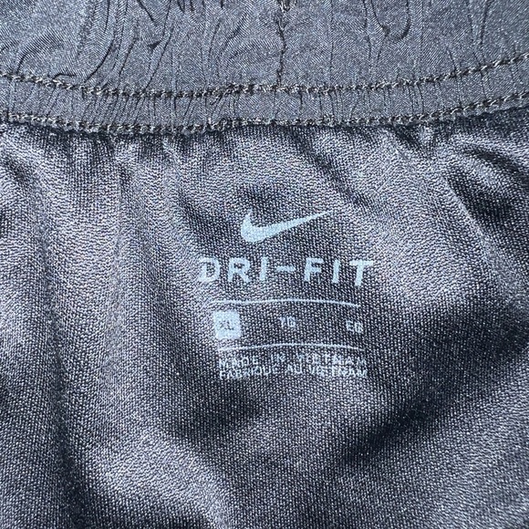 Nike Black and Gray Athletic Shorts Lightweight Performance - Picture 3 of 5